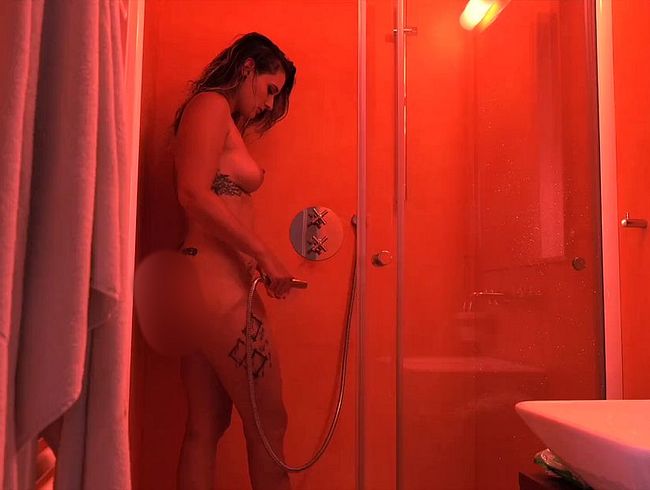 Melina-May Porno Video: Geil unter der Dusche mit dem wissen es gibt gleich heftig