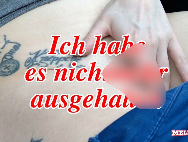 Melina-May Porno Video: Turbo Orgasmus im Auto vor dem Supermarkt!